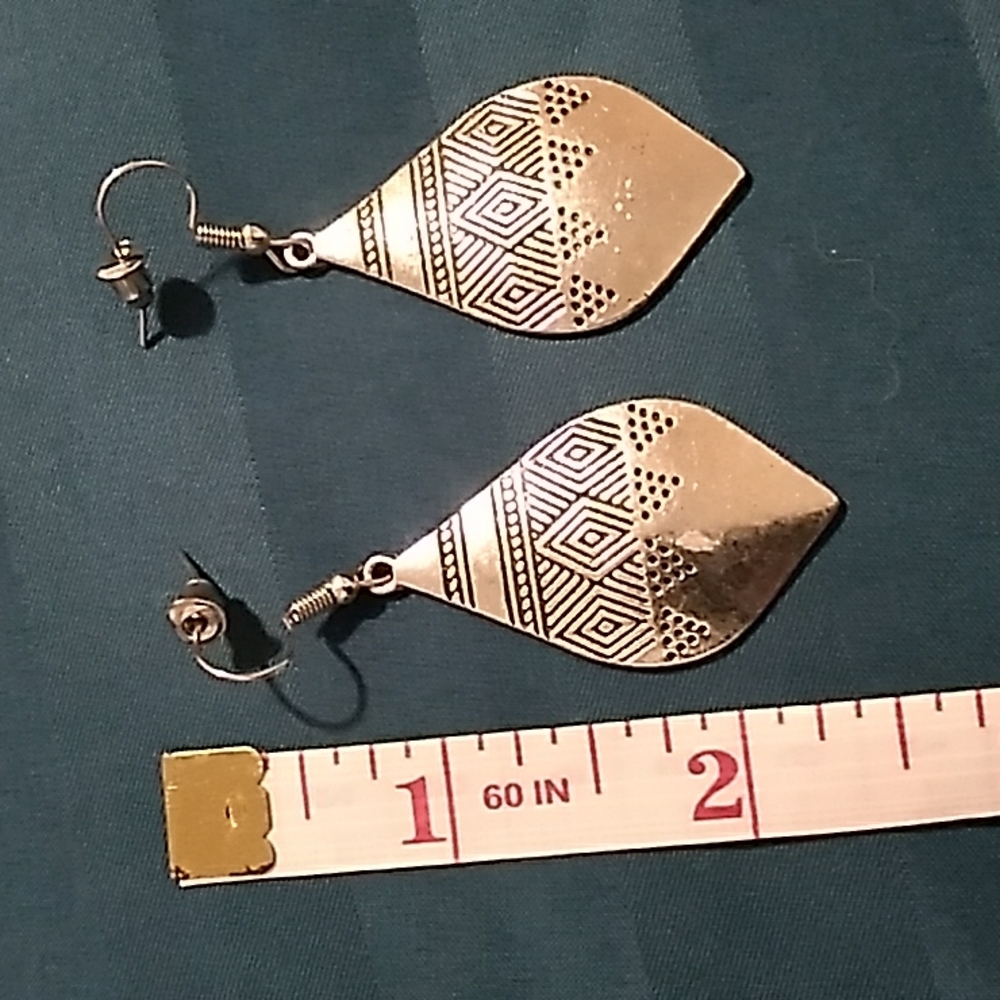 Silver metal teardrop shaped earrings with etched designs